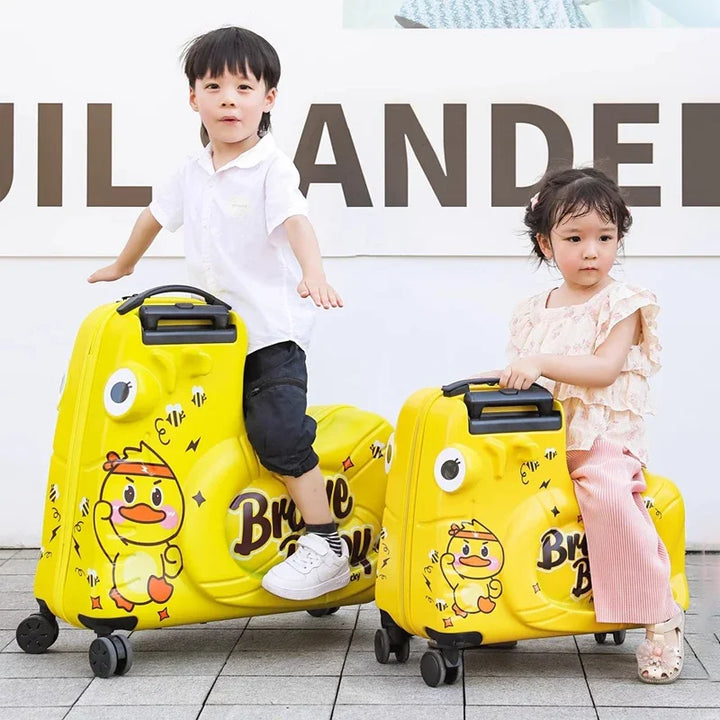 Rood/blauwe kinderzitkoffer met geïntegreerde scooter; ideaal als handbagage voor kinderreizen en vakanties.