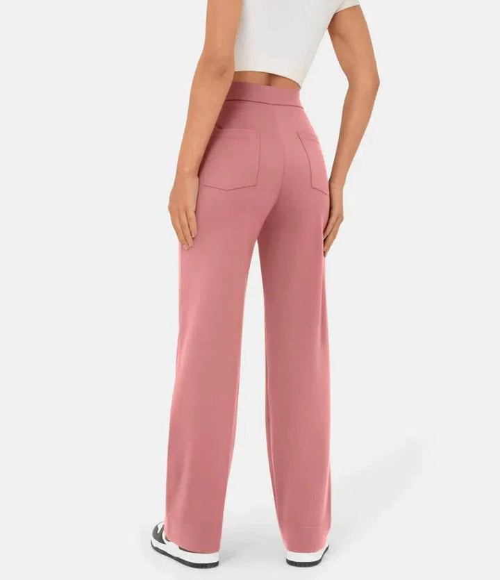 Lichtblauwe wide leg chino damesbroek, hoge taille. Comfortabel en stijlvol voor een frisse look.