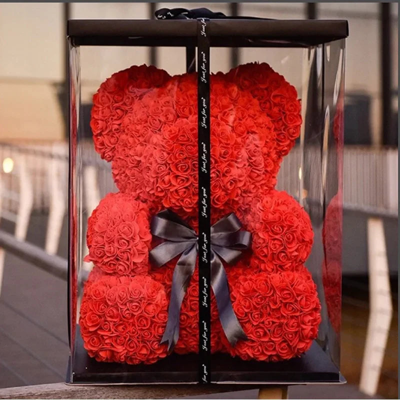 Romantische decoratie: een rozenbeer knuffel, handgemaakt met talloze rozen.