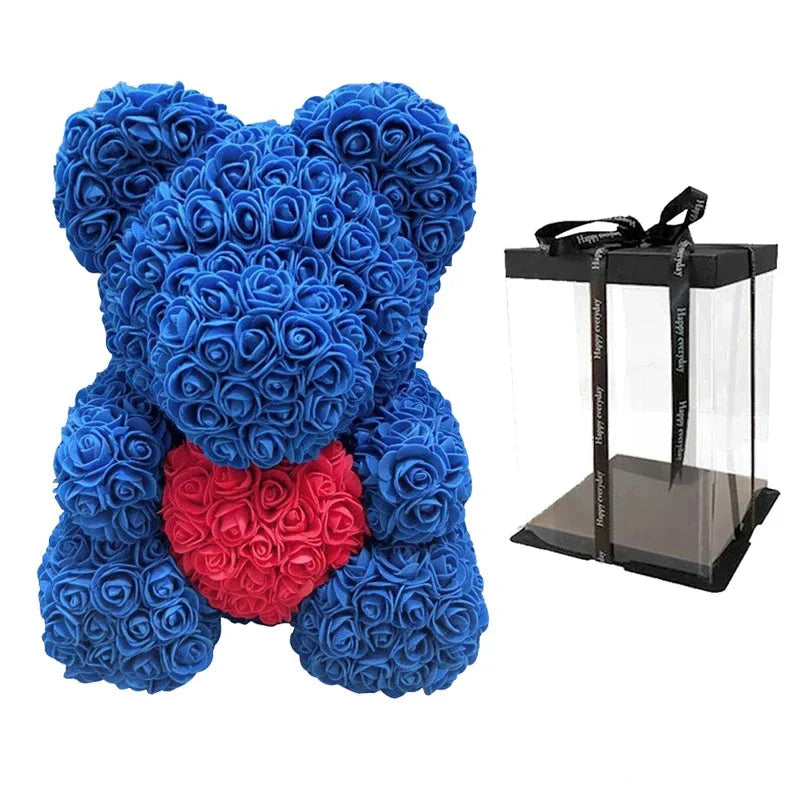 Decoratieve knuffel rozenbeer, van rozen gemaakt, voor een vleugje romantiek in huis.
