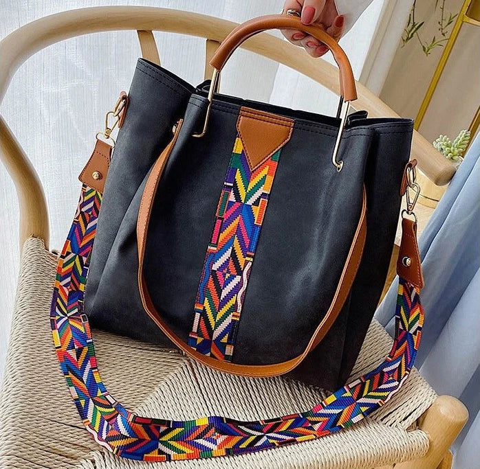 Stijlvolle ruime dameshandtas van PU leer, functioneel en trendy. Onmisbaar accessoire voor de moderne vrouw.