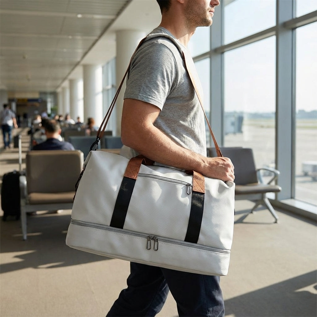 Ruime unisex sport- & reistas van Voyantu, ideaal voor workouts en weekendtrips. Waterafstotend en georganiseerd.