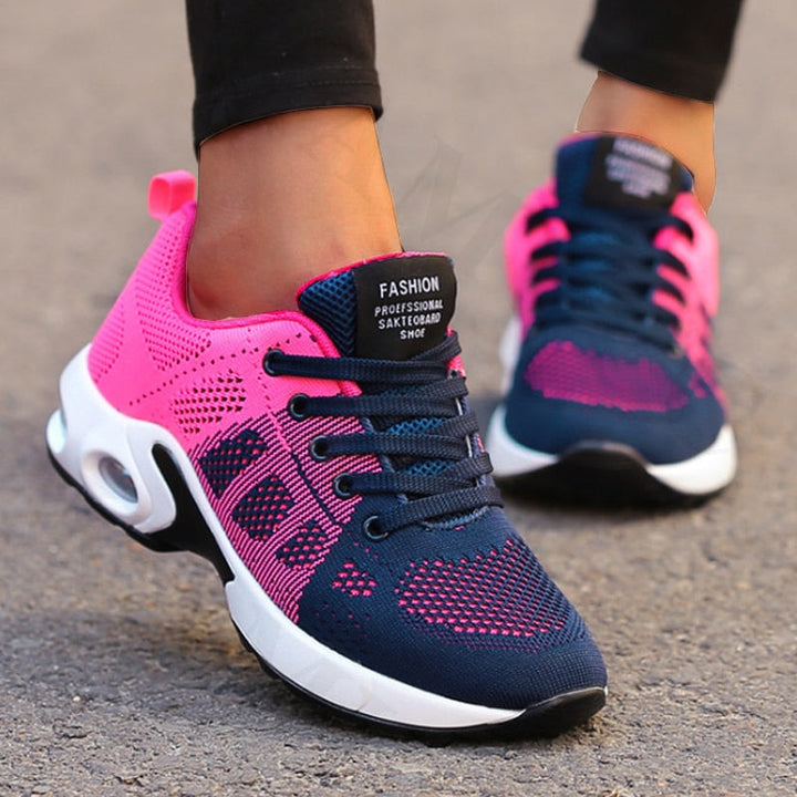Detail van RunnyShoes dames sportschoenen; focus op comfort, trendy design en geschiktheid voor actieve sporten.