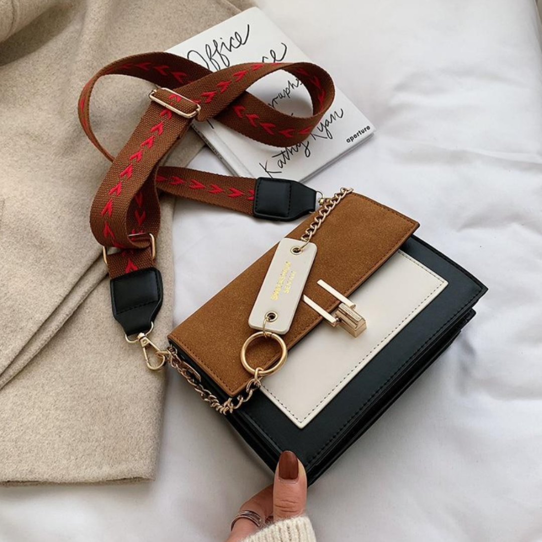 Veelzijdige Sana schoudertas, zwart; ideaal voor zomerse dagen of als elegante handtas voor dames.