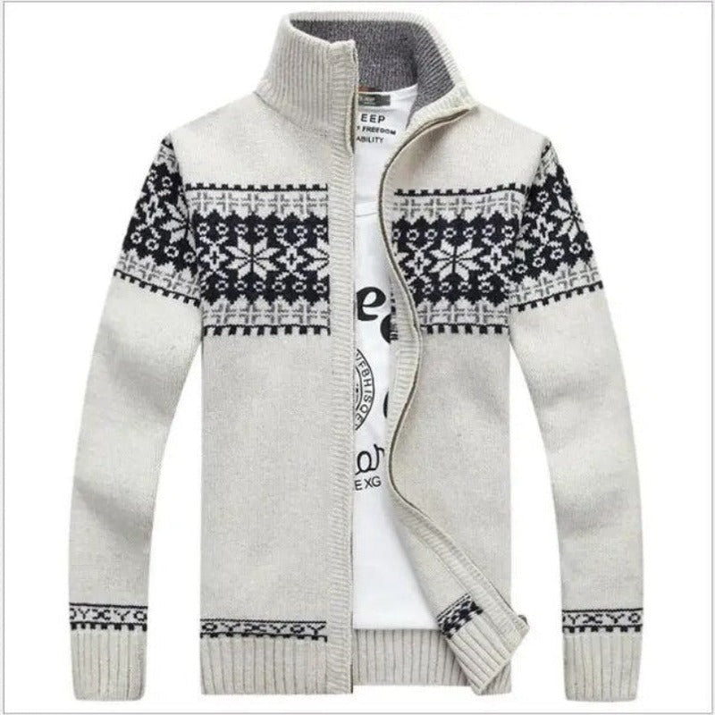 Man draagt stijlvol Scandinavisch herenvest NordicEdge, perfect voor casual wintermode.