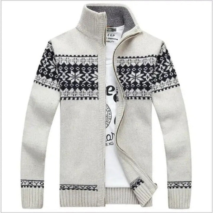 Man draagt stijlvol Scandinavisch herenvest NordicEdge, perfect voor casual wintermode.