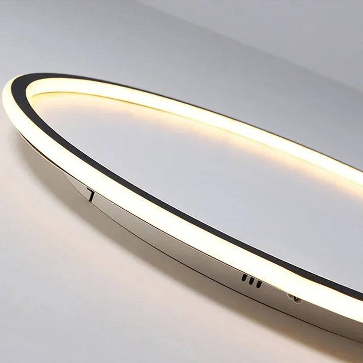 Dimbare ronde LED plafondlamp, creëert warme sfeer in elk interieur.