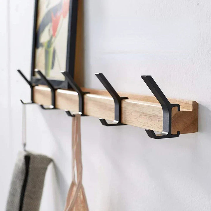 Scandinavische wandgarderobe met 5 verstelbare haken. Modern design voor hal en entree.