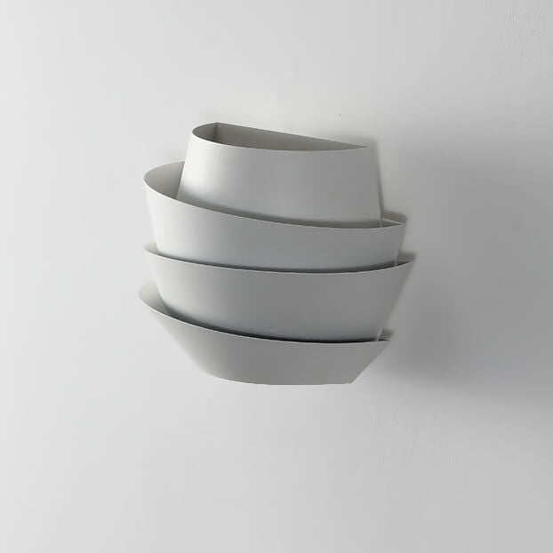 Sfeervolle NordGlow wandlamp met dubbele lichtpunten voor de woonkamer of slaapkamer.