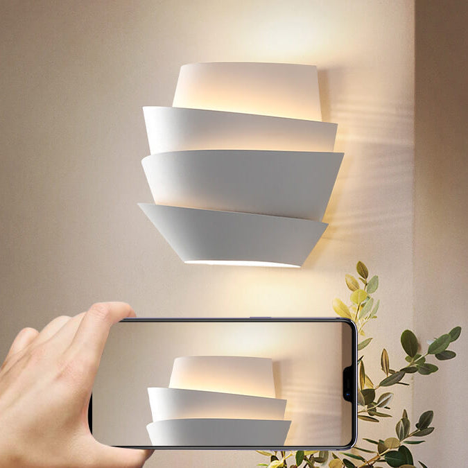 Elegant designlamp met dubbele lichtpunten, een moderne scandinavische wandlamp.