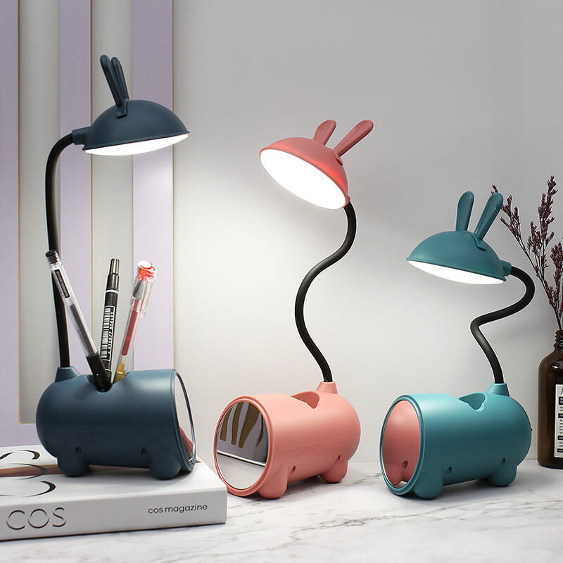 Roze LED tafellamp voor kinderen met penhouder en USB-aansluiting; perfecte leeslamp.
