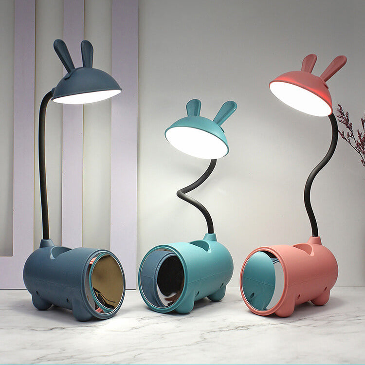 LED kinderbureaulamp met geïntegreerde penhouder, organizer en USB-aansluiting voor kids.