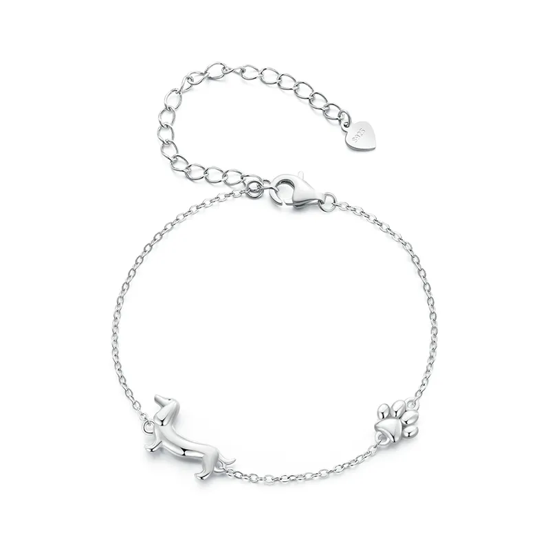 Schattige zilveren dames teckel bedelarmband, verstelbaar, perfect cadeau voor hondenliefhebbers.