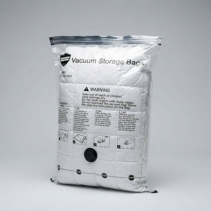 Comprimeer kleding efficiënt met deze VacuumVault vacuüm opbergzakken, ideaal voor maximale ruimtebesparing.