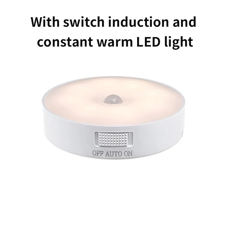 Zelfklevende draadloze LED wandlamp (2 stuks) met bewegingssensor, klaar voor snelle montage.