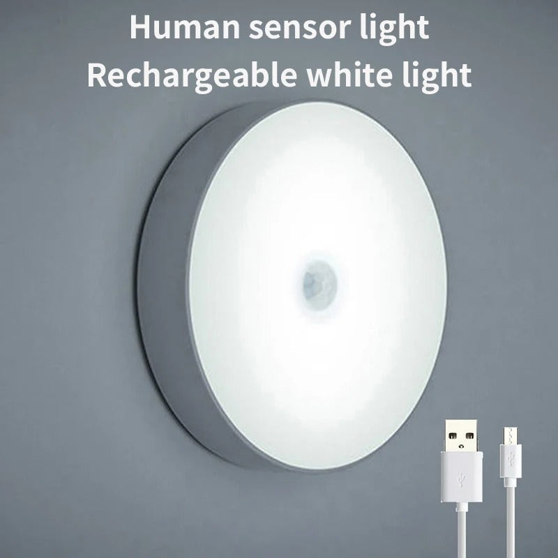Draadloze LED wandlamp met bewegingssensor, perfect als binnenverlichting in een donkere ruimte.