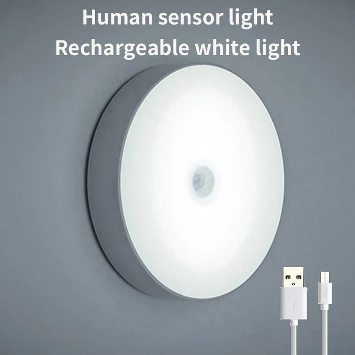 Draadloze LED wandlamp met bewegingssensor, perfect als binnenverlichting in een donkere ruimte.