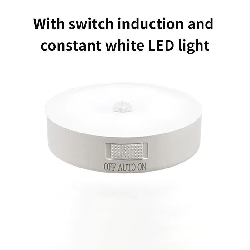 Detailopname van een draadloze LED wandlamp met zichtbare bewegingssensor en strak design.