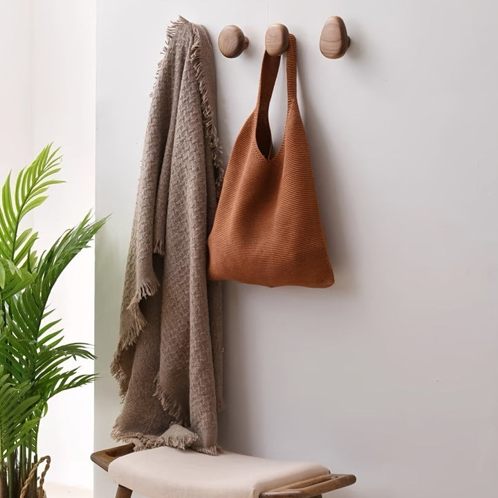 Complete set handgemaakte houten wandhaken, beuken- en notenhout. Multifunctioneel voor opbergen en interieur.