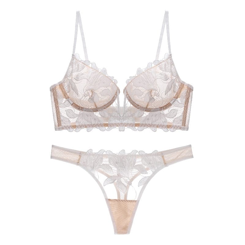 Modieuze dames lingerie set: kanten beha met diepe V-hals en bijpassende sexy slip.