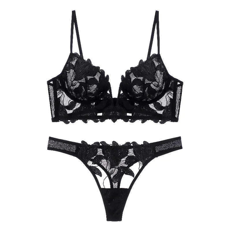 Elegante dames lingerie van Frans kant, sexy set met diepe V-hals beha en slip ondergoed.