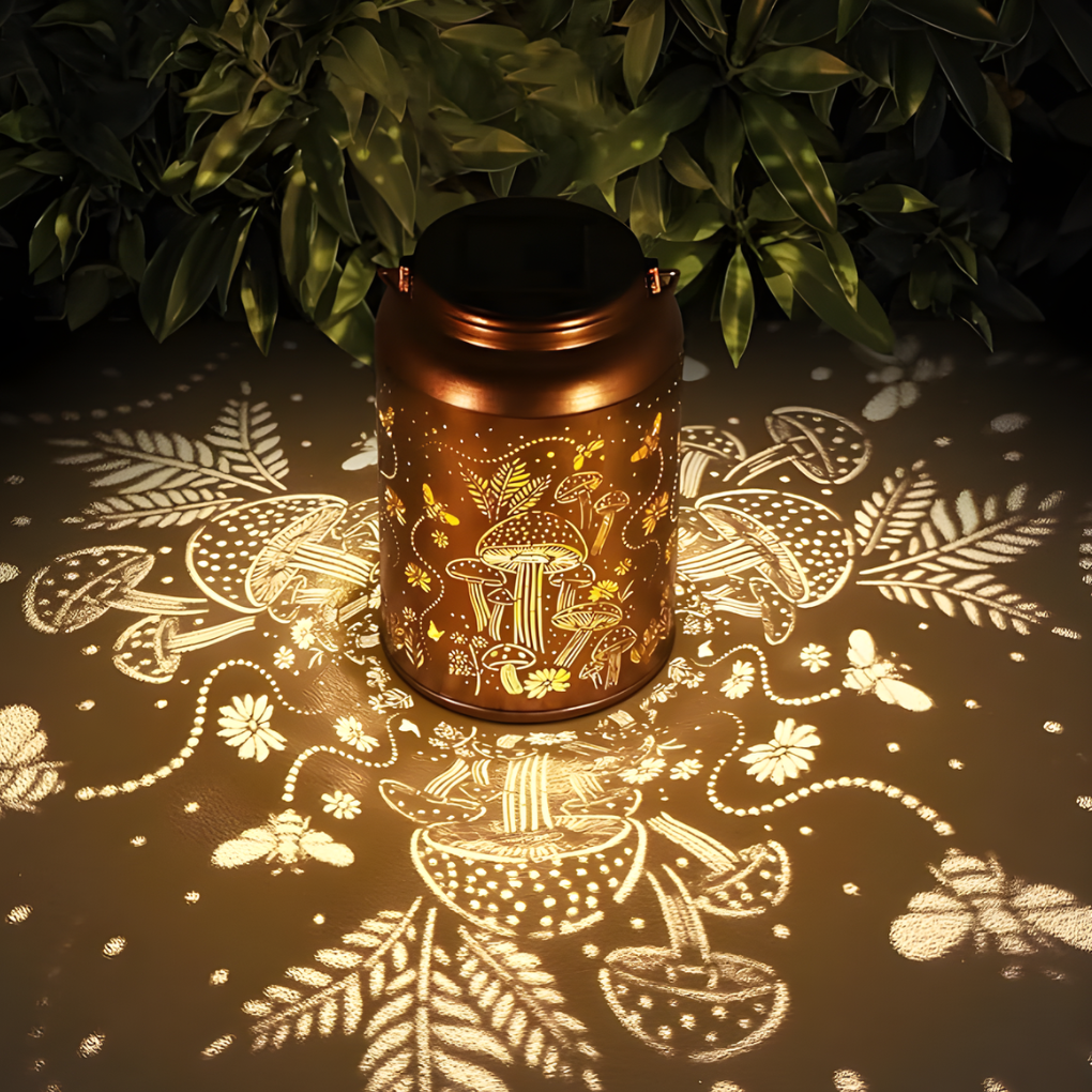 Zonne-energie tuinlantaarn voor sfeervolle avonden. Deze decoratieve buitenlamp is weerbestendig.