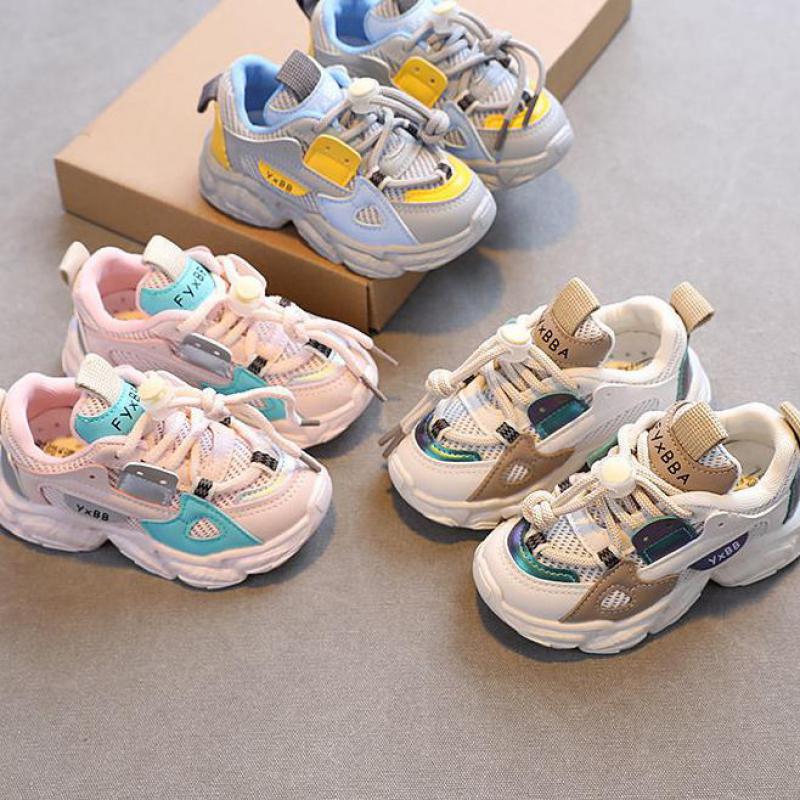 Paar ShaqsSneaks sneakers, unisex model, veelzijdig en comfortabel voor elk kinderavontuur.