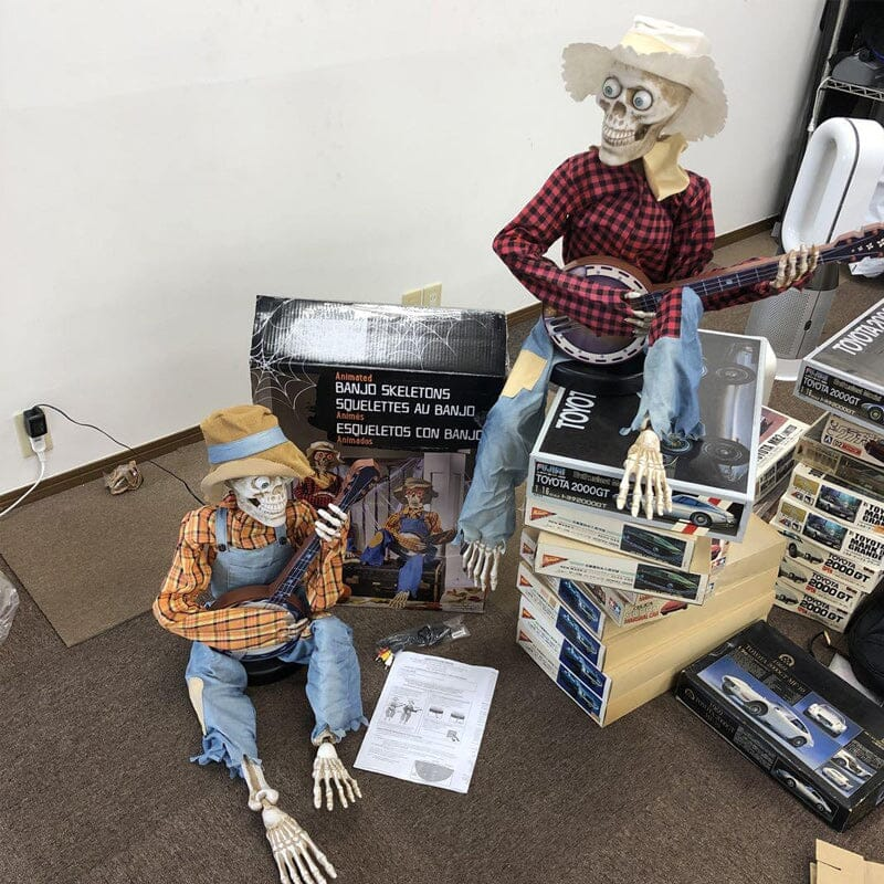 Levendige SkullGroove zingende skeletten als feestelijke Halloween decoratie met muziekfunctie.