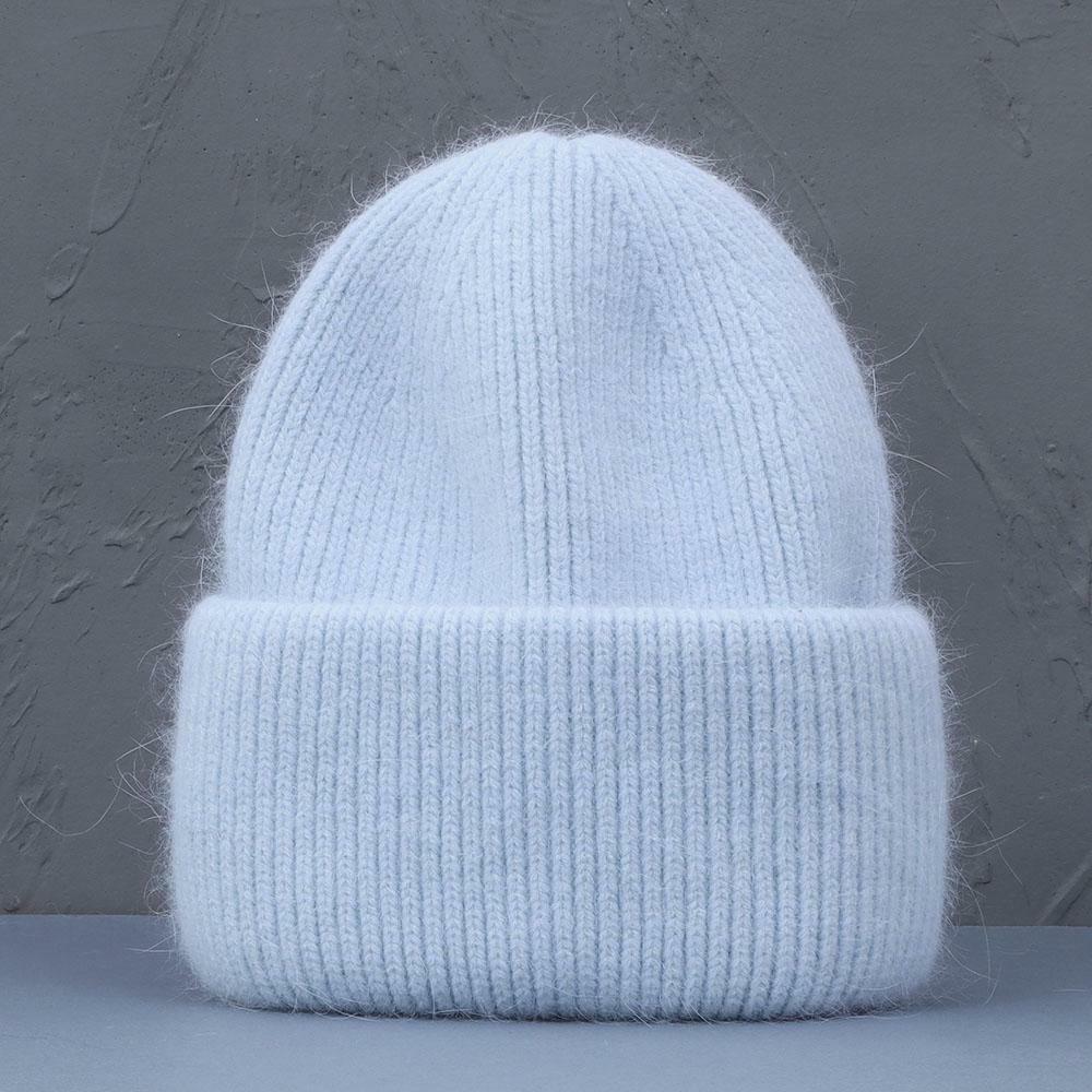Details van de warme wintermuts in actie