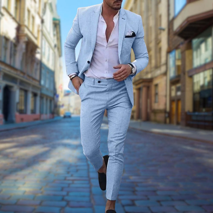 "Slim fit heren zomerpak voor bruiloften, elegant grijs met subtiele stiksels, perfecte pasvorm en ademend materiaal."