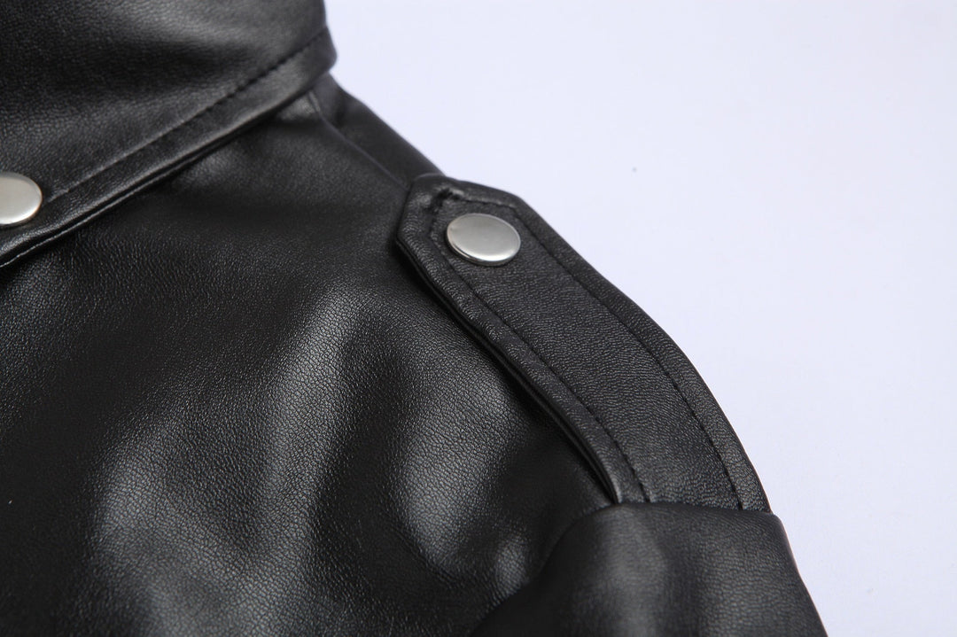 Zwarte slim fit leren herenjas met opstaande kraag. Casual mode motorjas voor een stoere look.