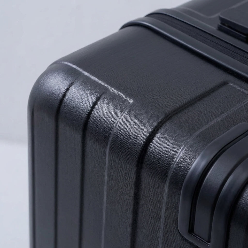 CarryNex voorvak handbagage koffer met directe toegang, USB-lader en handige drinkhouder voor al je reizen.
