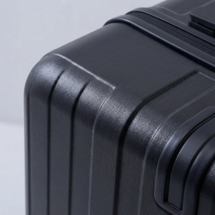 CarryNex voorvak handbagage koffer met directe toegang, USB-lader en handige drinkhouder voor al je reizen.