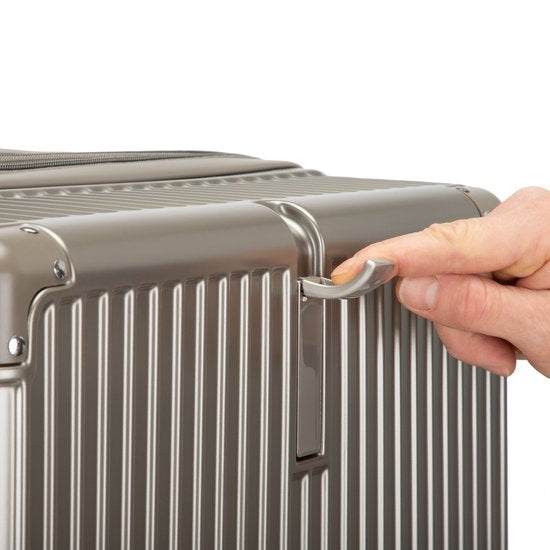 Complete hardshell reiskoffer met USB, bekerhouder, TSA-slot, uitbreidbaar en sterke wielen.