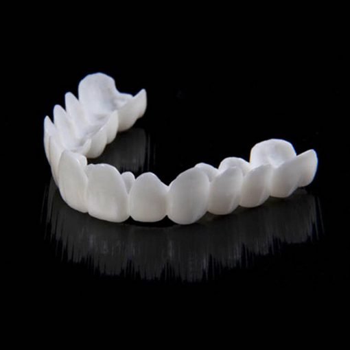 Snap-On veneers corrigeren onvolkomenheden direct. Geen dure tandartsbezoeken meer voor een perfecte glimlach.