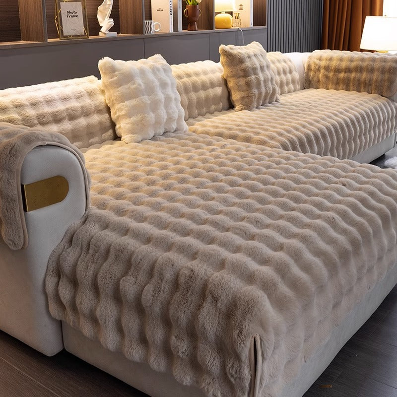 Interieur-verrijkende bankhoes in neutrale tint, voegt elegantie en functionaliteit toe aan uw zithoek. Stijlvol en praktisch.