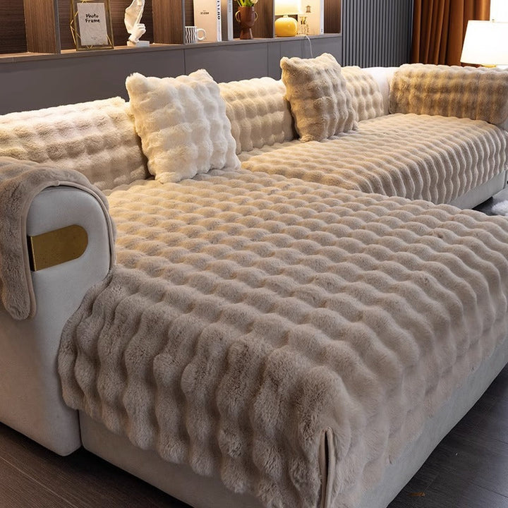 Interieur-verrijkende bankhoes in neutrale tint, voegt elegantie en functionaliteit toe aan uw zithoek. Stijlvol en praktisch.