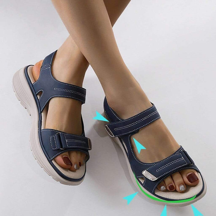 Crème platform sandalen voor dames, met voetcomfort en stijlvolle verstelbare bandjes. Perfecte zomer schoenen.