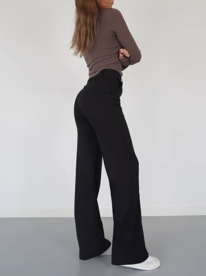 "Sophie - Elegante high-waist pantalon met wijde pijpen in zachte stretch stof, ideaal voor comfort en stijl in dameskleding.