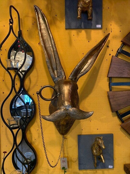 Speels hert dierenhoofd muurdecoratie, handgeschilderd kunstwerk voor elk interieur.
