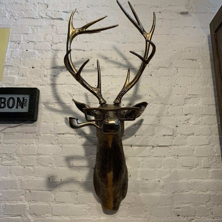 Collectie speelse handgeschilderde dierenhoofden: hert, haas, vos, muis, beer muurdecoratie.