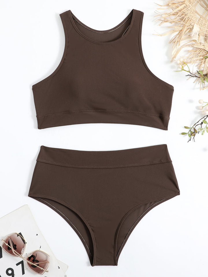 "Sportieve Nova bikini set, ademende stoffen, flatterende snit, trendy ontwerp, perfect voor strand of zwembad."