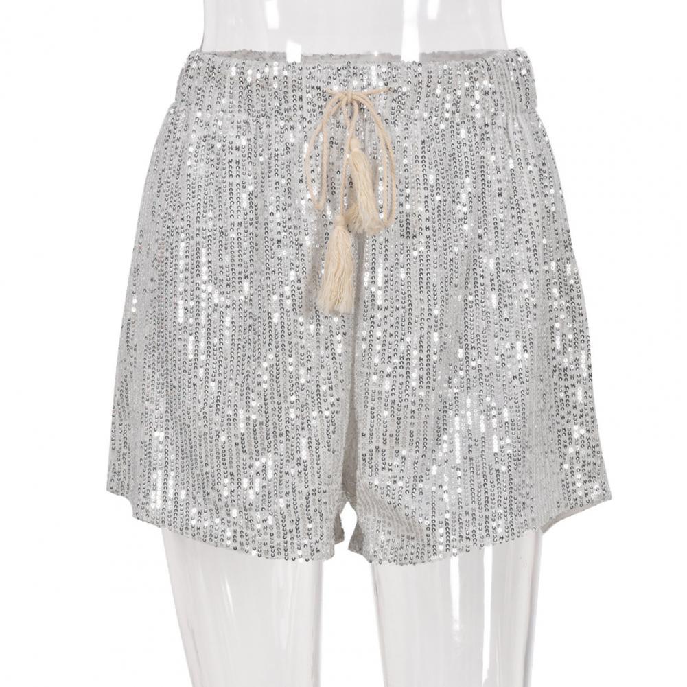 Fashionable dames glitterbroek, zilverkleurig en sprankelend, een statement piece voor elke outfit.