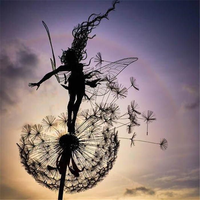 Sprookjesachtig elf silhouet tuinbeeld van metaal. Charmante buiten decoratie, weerbestendig en uniek.
