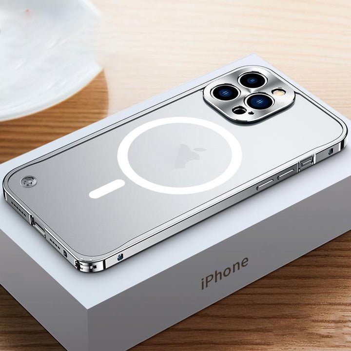 Stalen MagSafe iPhone hoes met sterke magneet voor draadloos opladen en optimale bescherming.