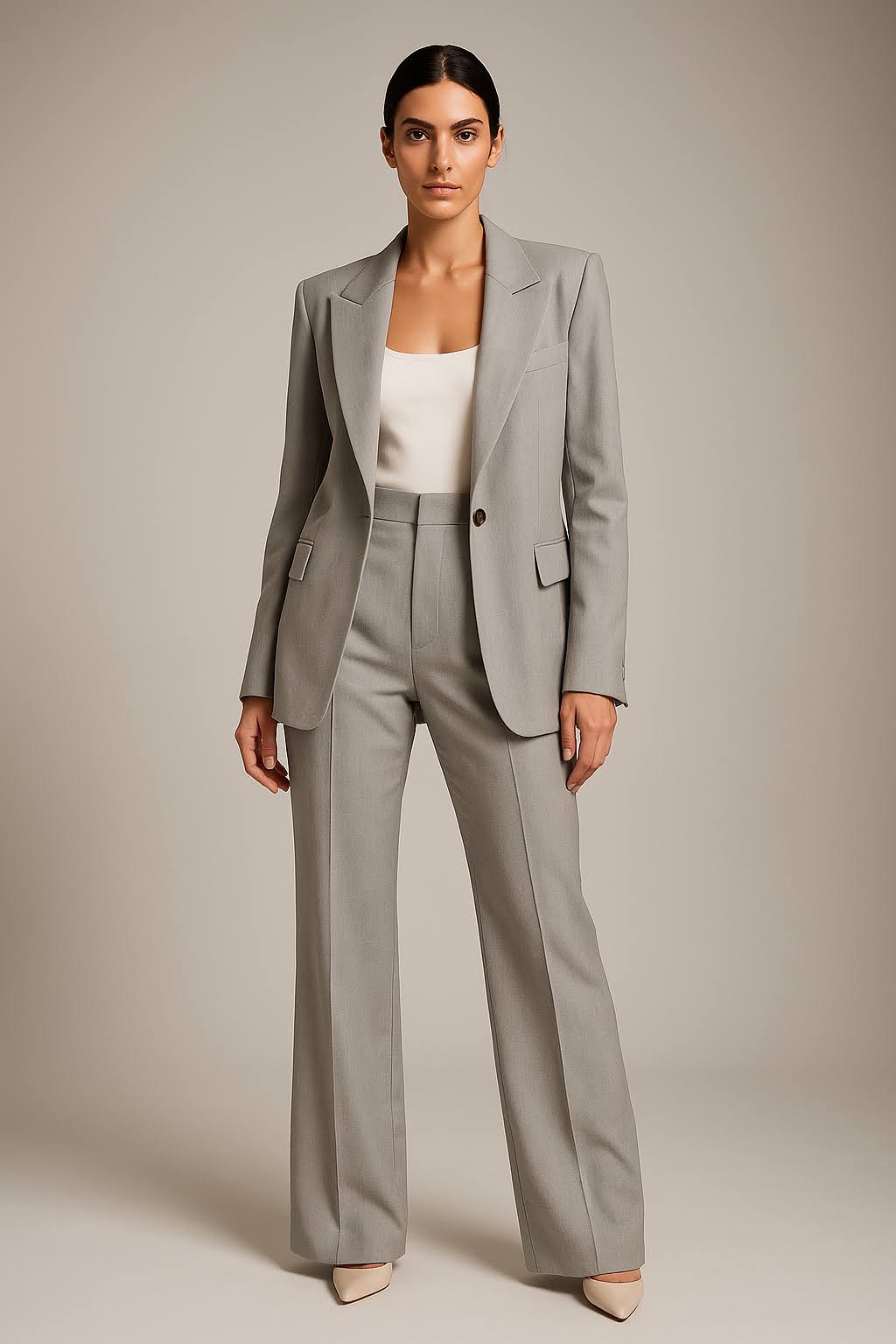 Veelzijdig dames blazer en pantalon set in diverse kleuren. Perfect voor lente en zomer, gestroomlijnd en modieus.
