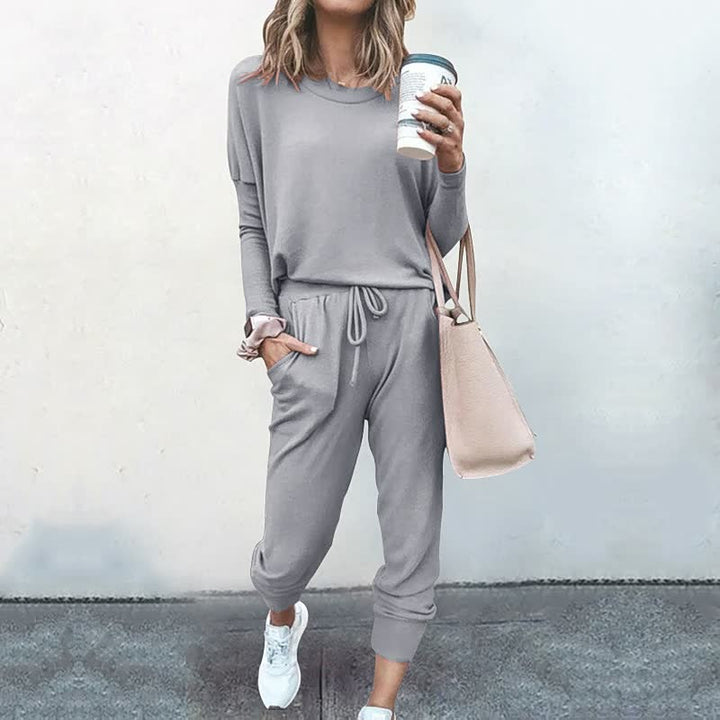 Stijlvol en comfortabel dames trainingspak van StylishFit™ in zachte stof, perfect voor sport of casual loungewear.