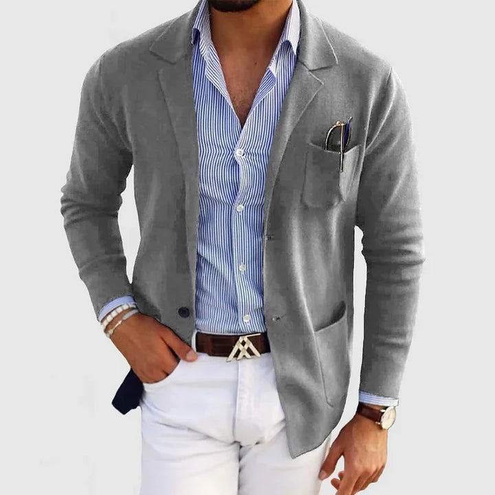 Milo heren knoopvest met stijlvolle reverskraag en lange mouwen, perfect voor voorjaar en najaar.