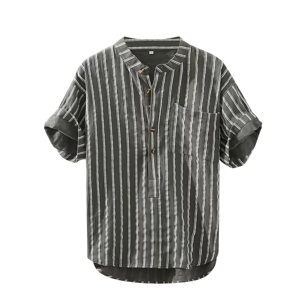 Comfortabel gestreept heren overhemd voor de zomer, perfect voor vakantie of een casual dagje uit met korte mouwen.