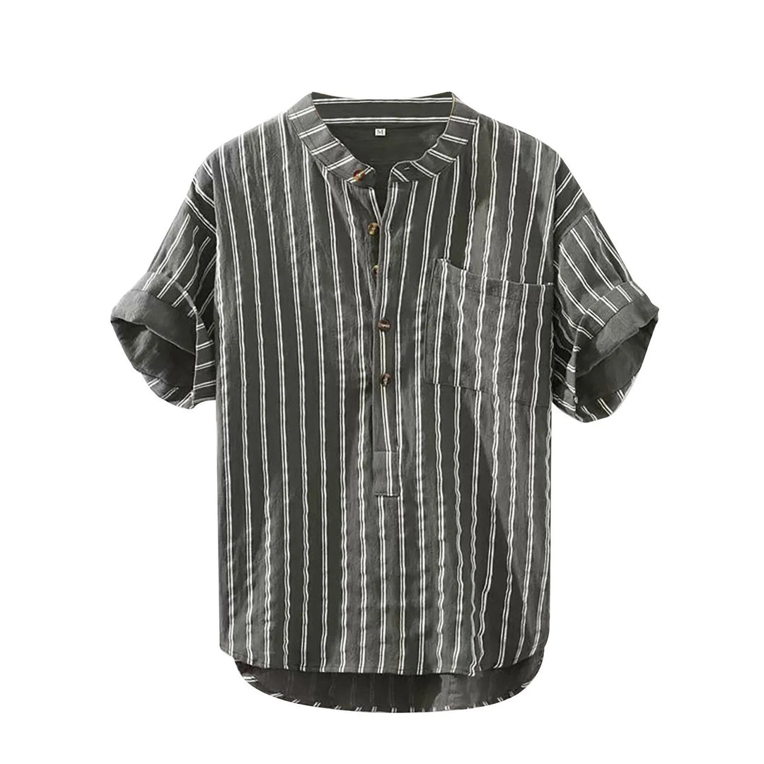 Comfortabel gestreept heren overhemd voor de zomer, perfect voor vakantie of een casual dagje uit met korte mouwen.